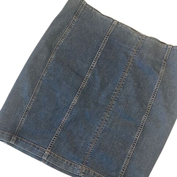 Torrid Blue Medium Wash Princess Seams Denim Mini Skirt Size 16 - Picture 1 of 9